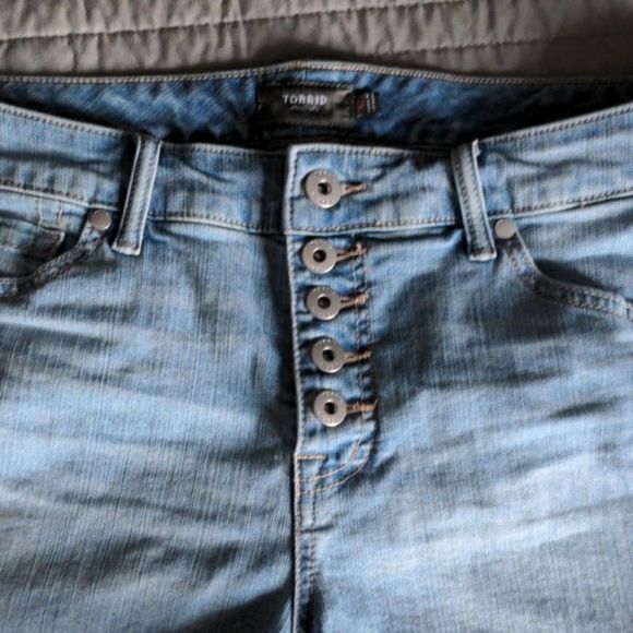 Torrid button fly shorties - Picture 4 of 6